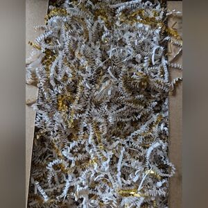 White and gold crinkle filling paper